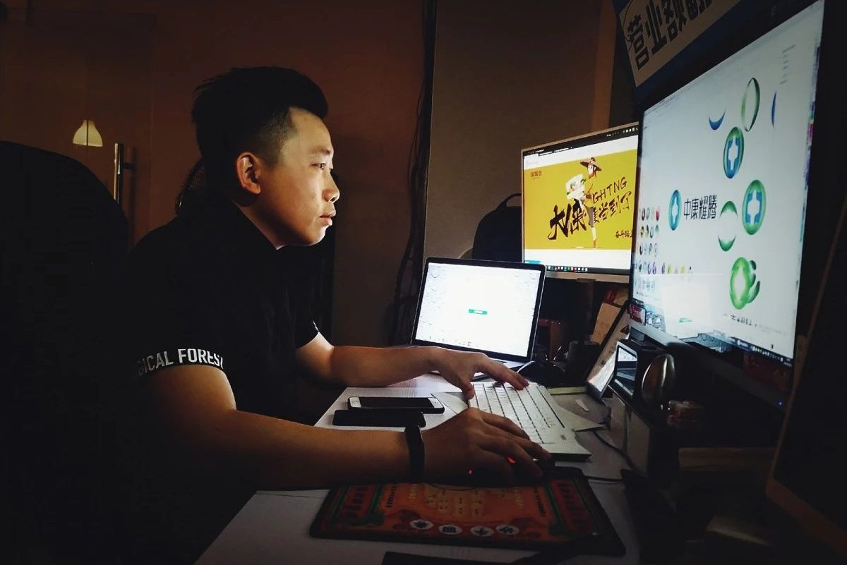 人物 | 不懂的人说他高冷，懂的说他可爱
